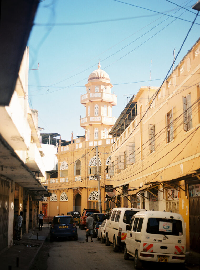 voyage au kenya : vu sur une rue de mombasa