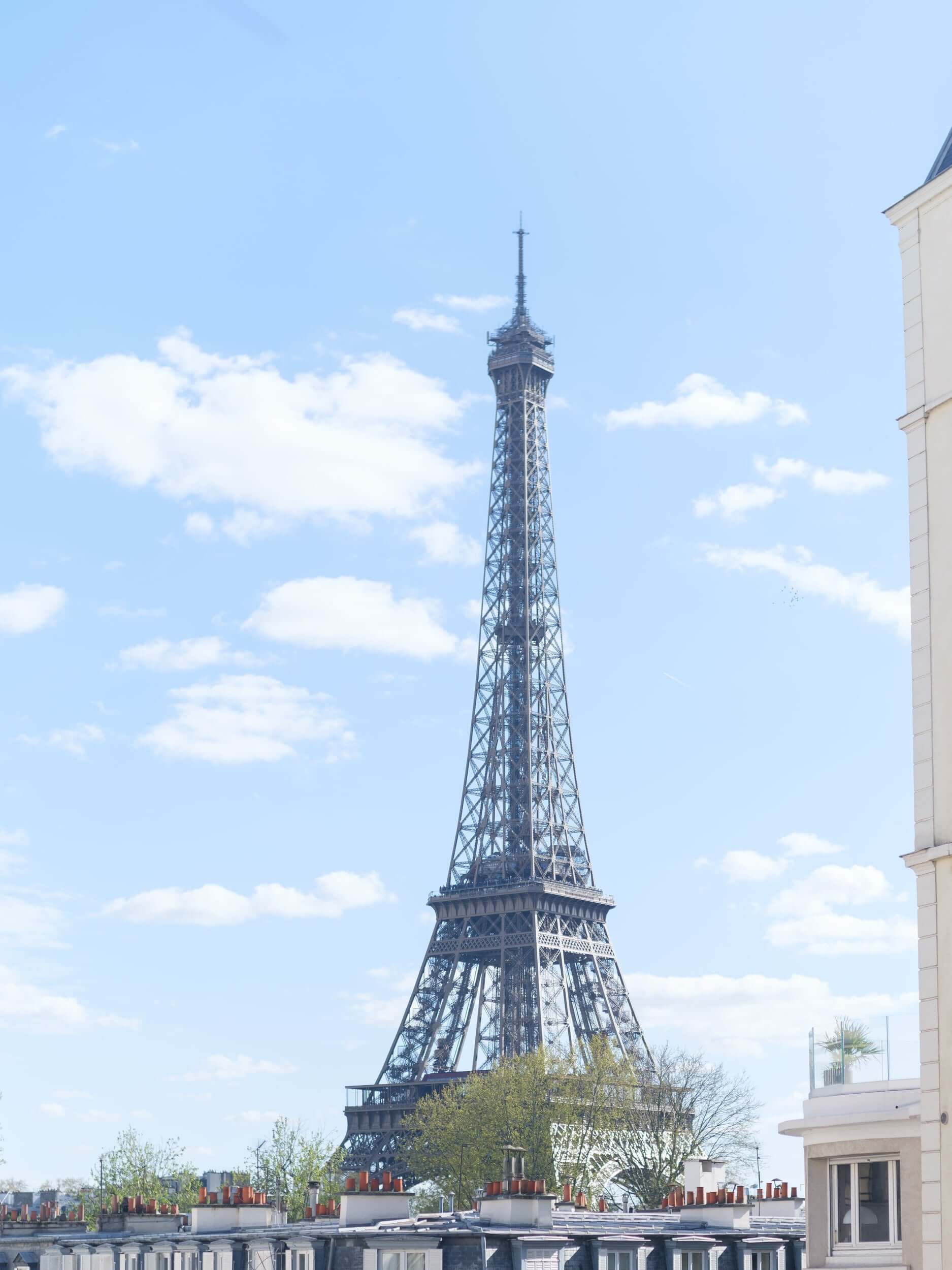 Wedding photography at iconic Paris landmarks by Guillaume Gimenez