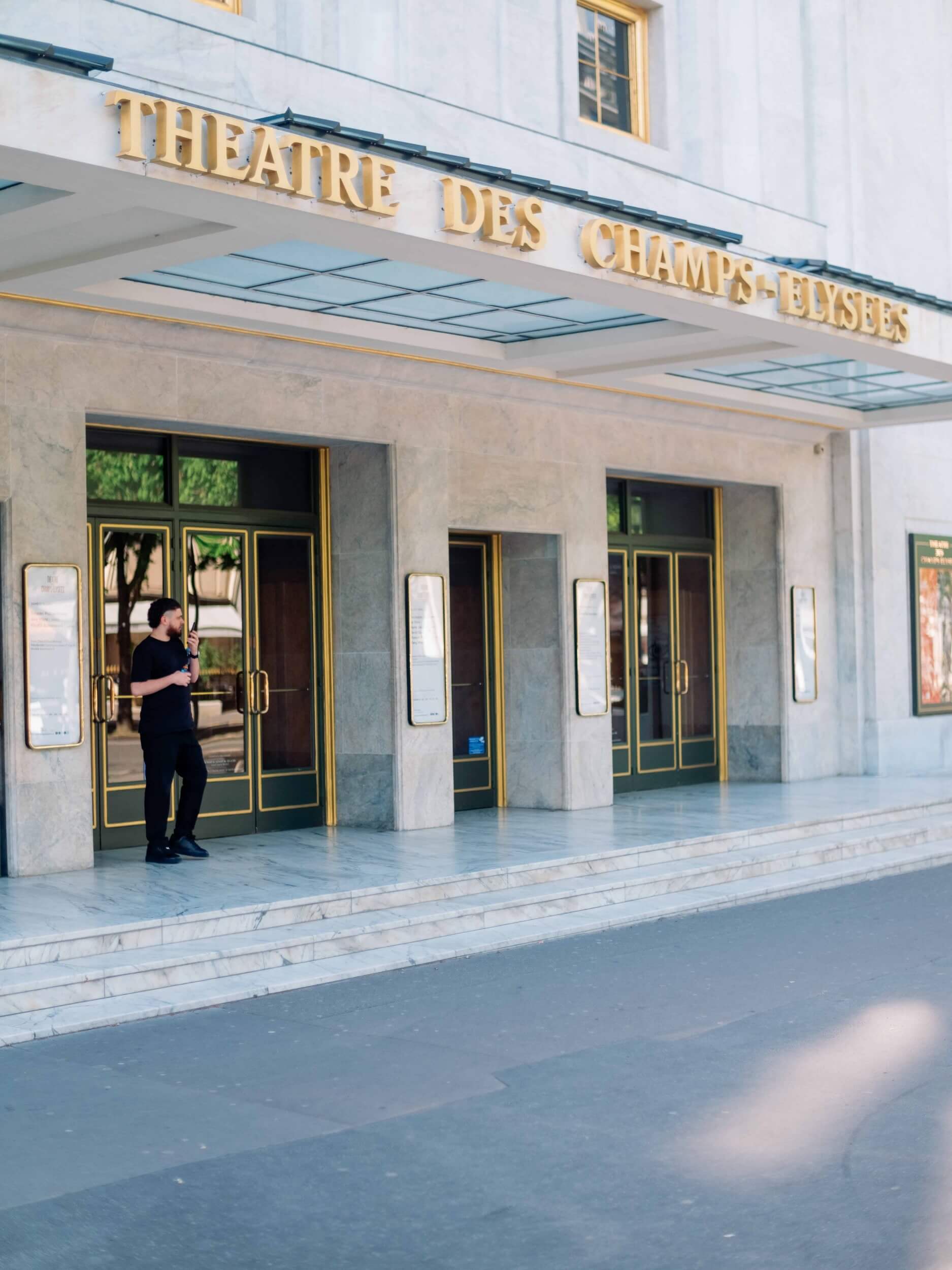 Wedding photography at the Opéra Garnier Paris by Guillaume Gimenez